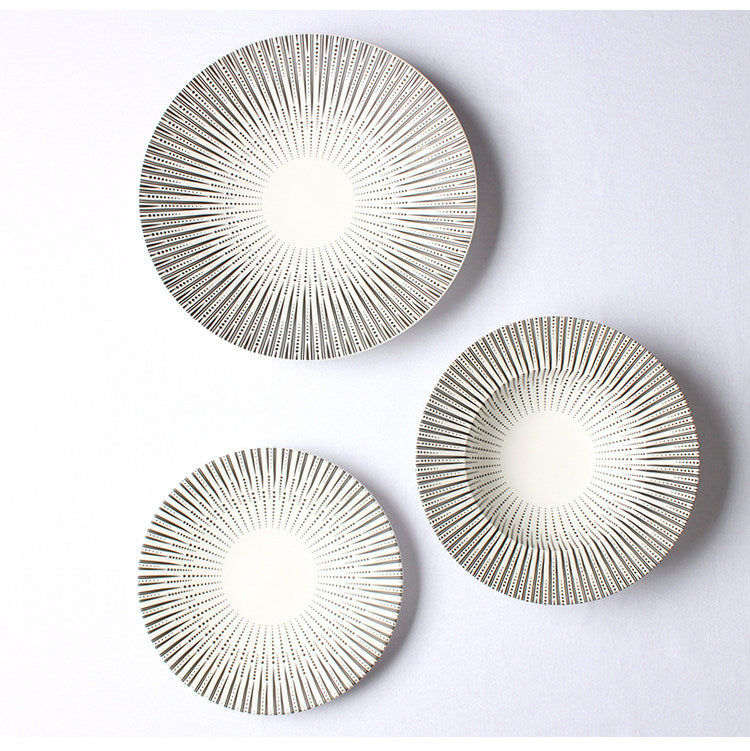 Minimalistic Round Patterned Plate