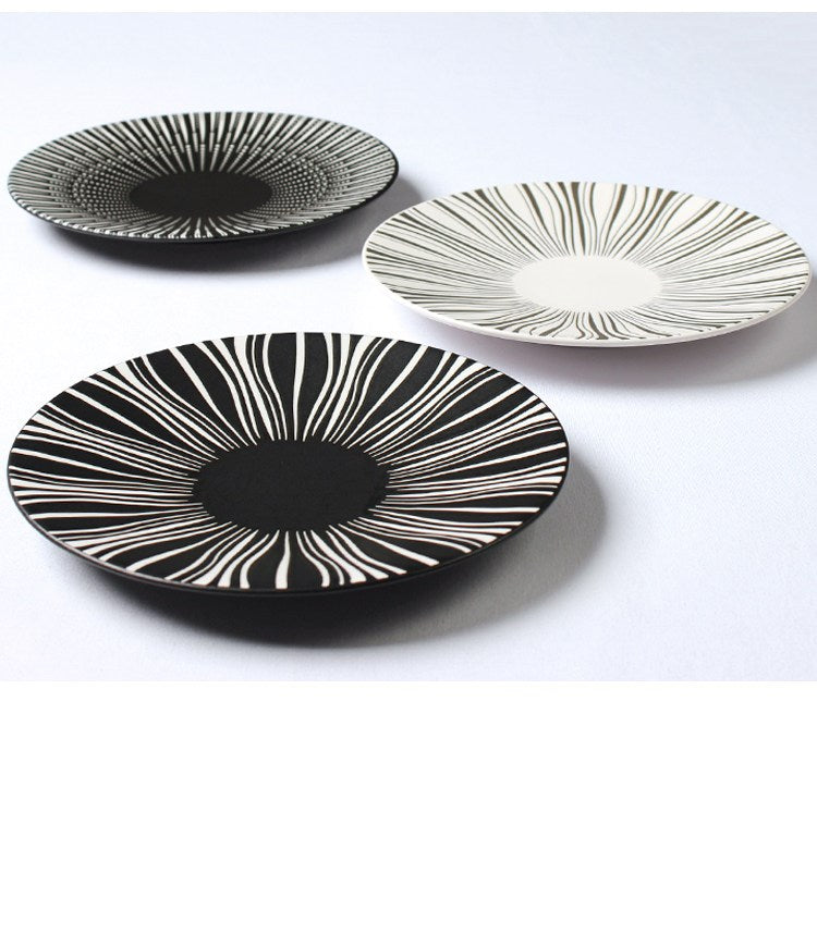 Minimalistic Round Patterned Plate