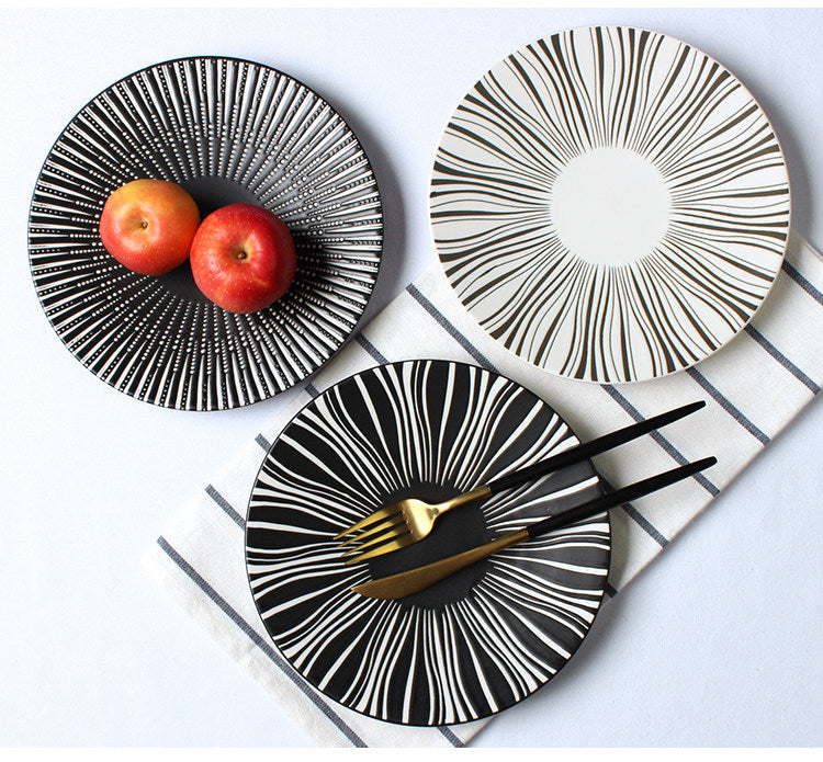 Minimalistic Round Patterned Plate