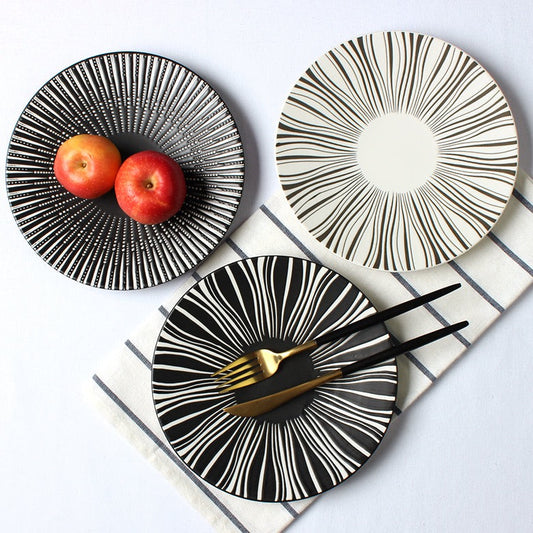 Minimalistic Round Patterned Plate