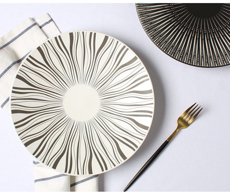 Minimalistic Round Patterned Plate